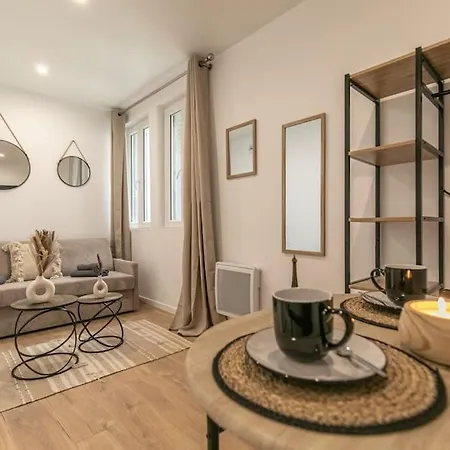 Cosy Centre 18 Apartment Paris